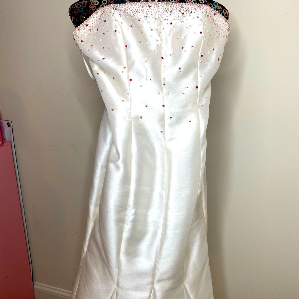 White taffeta and satin gown 💎